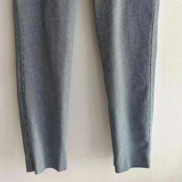 Emma & Olivia Black and White Houndstooth Print Cropped Ankle Pants, Size Small - Picture 5 of 15